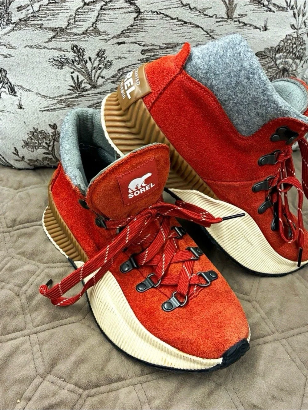 Sorel Kids Red Suede Lace-Up Boots with Gray Felt Collar